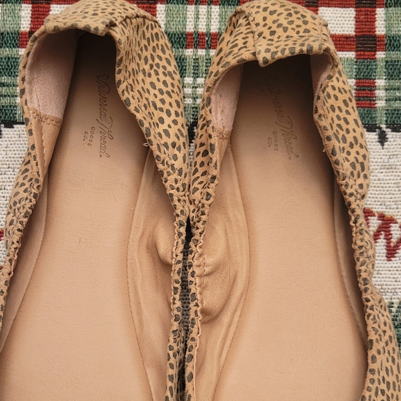 Universal Thread Flats - Picture 5 of 6